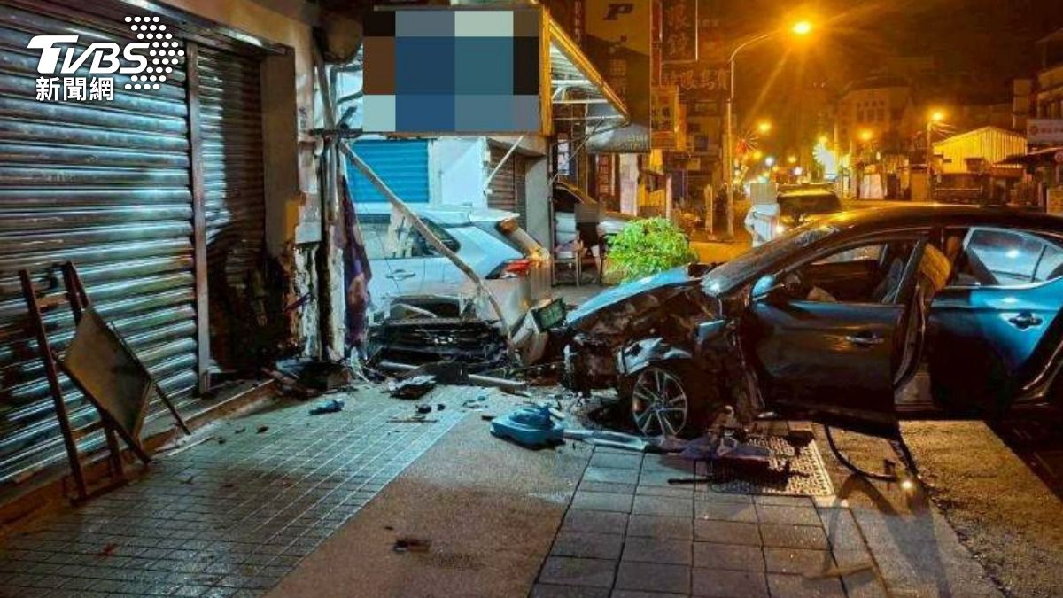 凌晨巨響驚醒住戶！宜蘭男猛撞民宅　車頭爛毀、氣囊全爆畫面曝