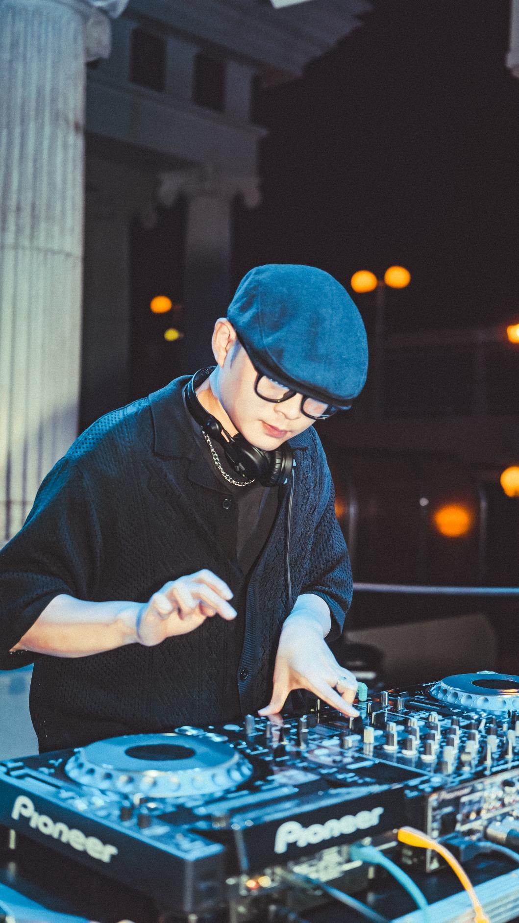DJ YEN是2023國語作業簿DJ大賽前六強。（圖／麗星郵輪、東南亞娛樂提供）
