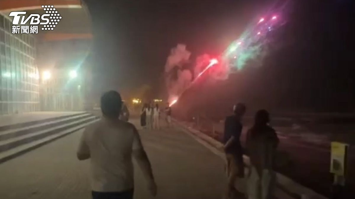 中秋放煙火注意!22點後恐吞3萬罰款,民眾苦求:拜託別罰。(圖/TVBS)