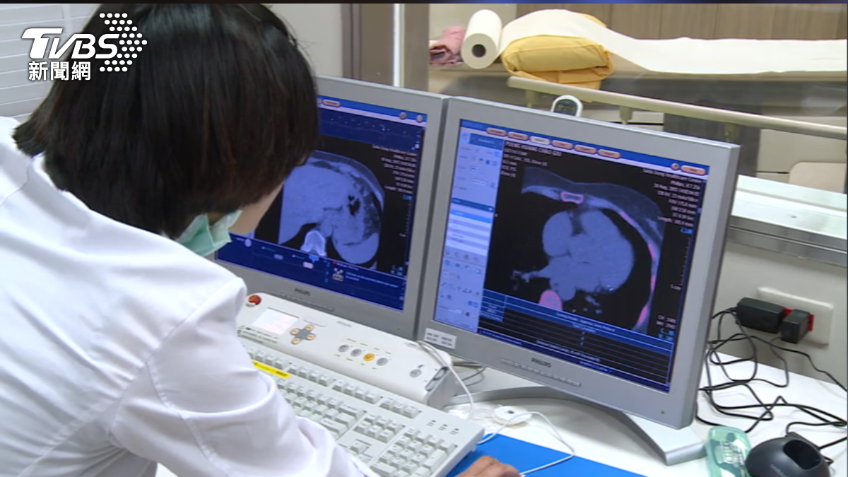 胃癌高危險群,包含愛吃重鹹、醃漬、菸酒、有遺傳史。(圖/TVBS)