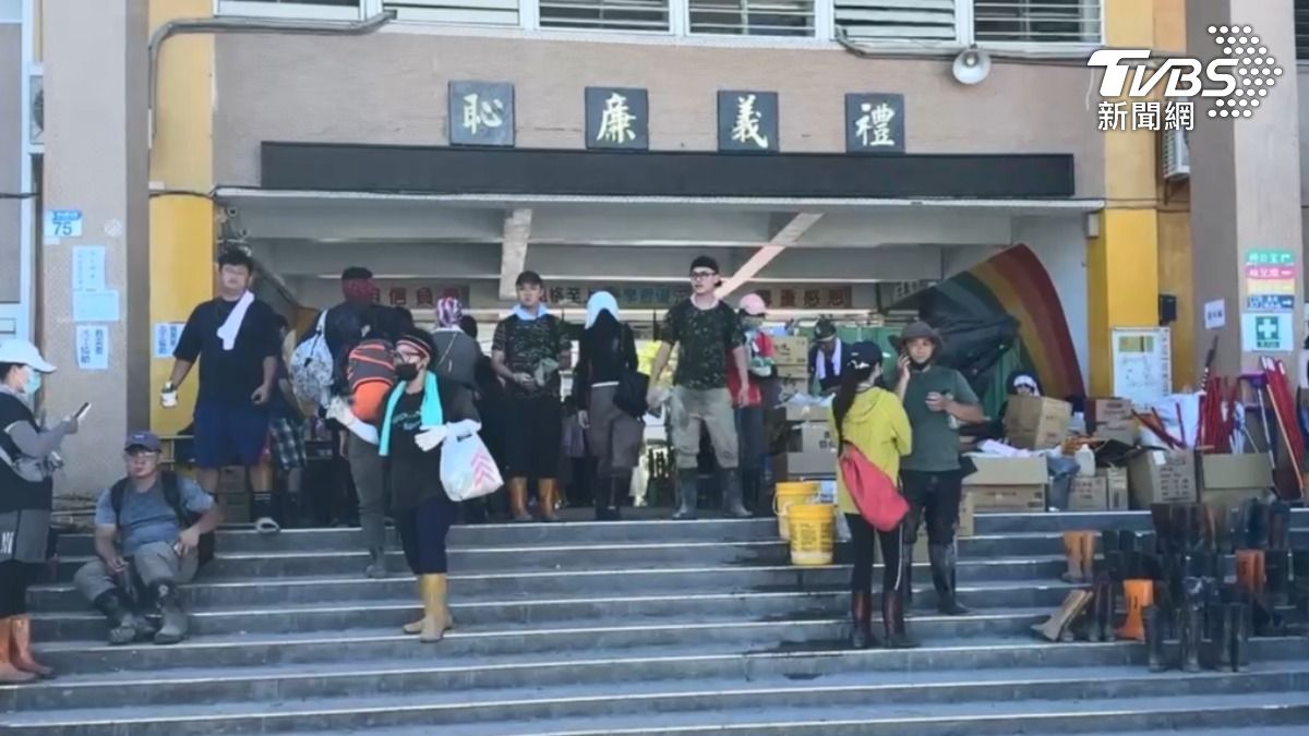 大進國小仍收容177人,恐至太巴塱上課。(圖/TVBS)