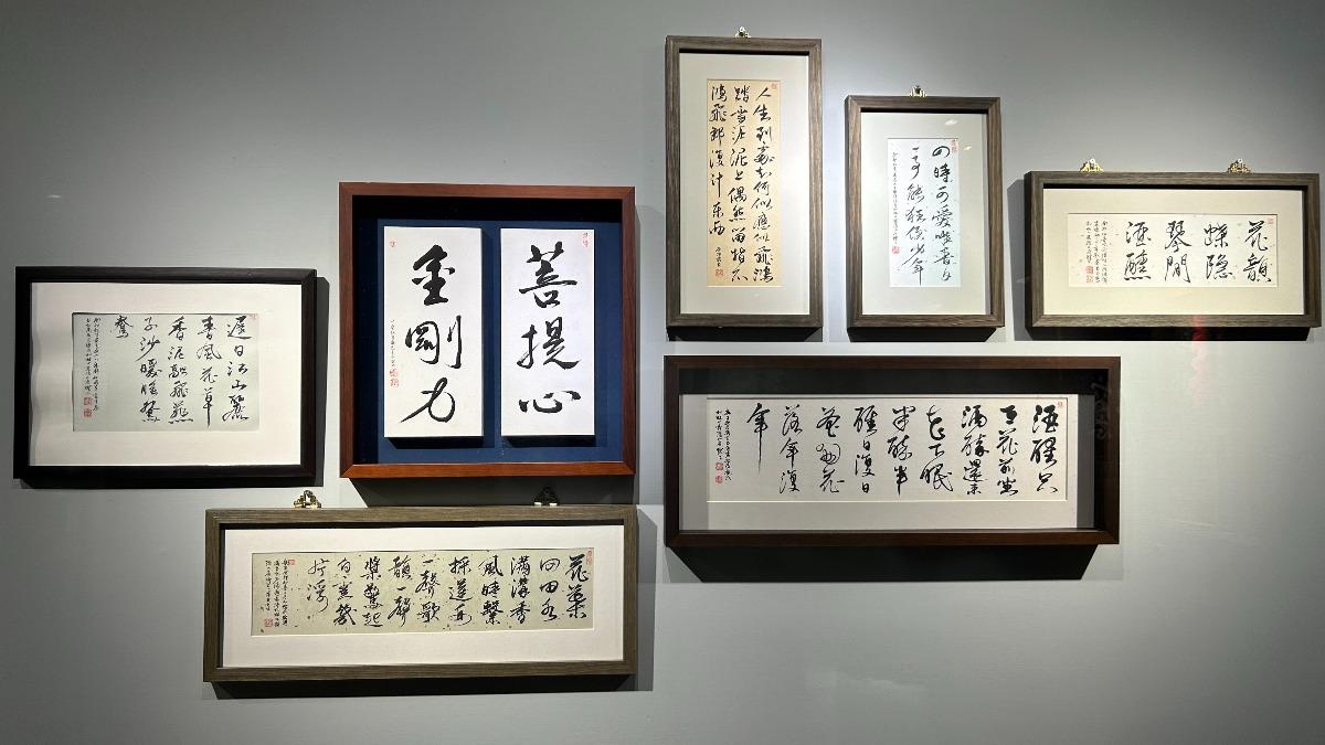中友時尚藝廊展出曾肅良2025《夢窻》書畫個展。(圖/中友百貨提供)