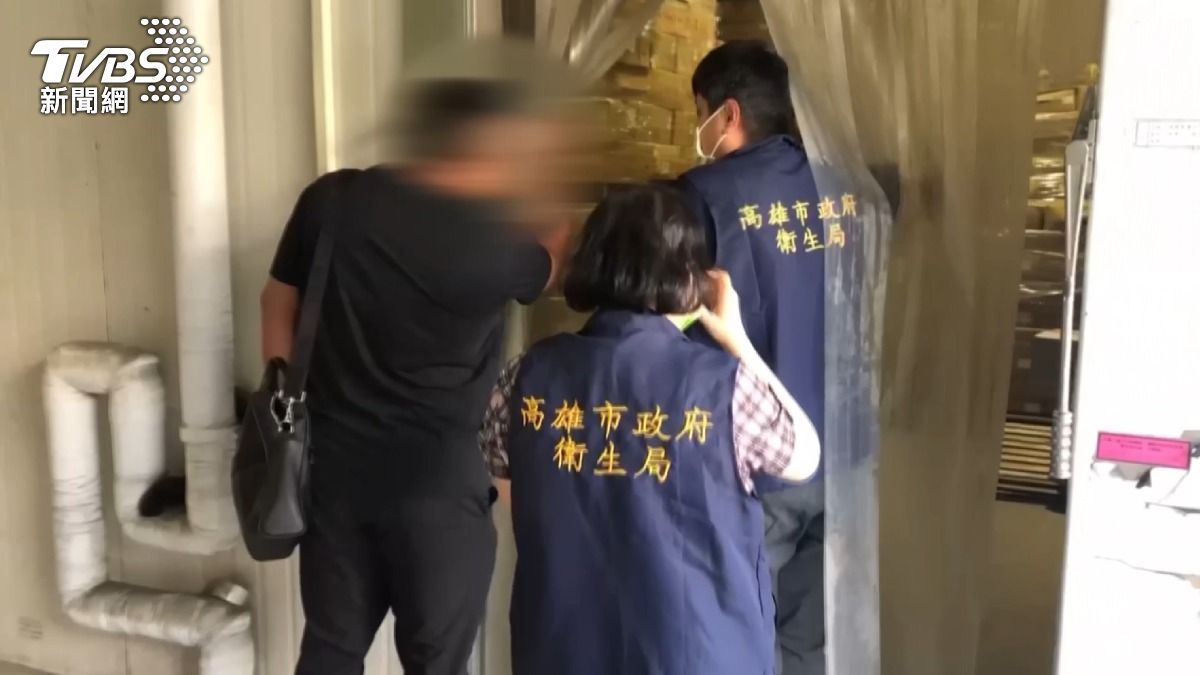 穩旺喊冤受害!進貨發現「大腸很黑」,百威卸責:退冰問題。(圖/TVBS)