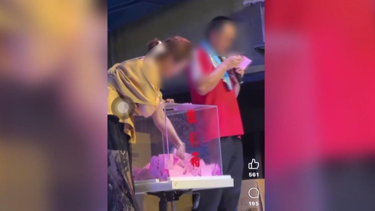 中秋晚會抽獎遭質疑!主持人「看紙再放回」 里長急澄清。(圖/民眾提供)