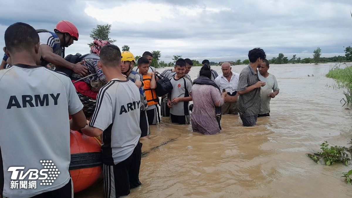 尼泊爾豪雨釀洪災47人亡！橋梁、高速公路遭沖斷　百人受困
