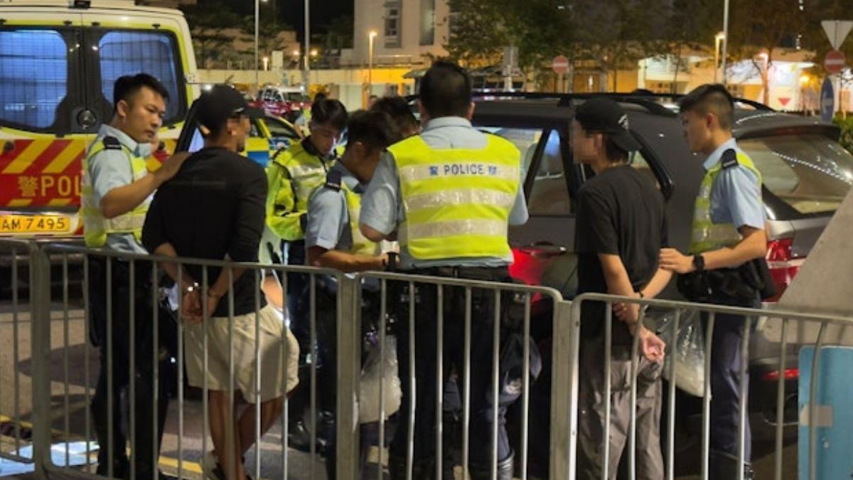 香港牛頭角驚現毒車!突減速遭警起疑 藏值10萬大麻花遭逮捕