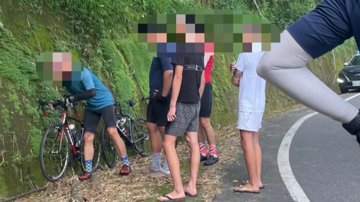 蘇男撞死人前就與一名單車騎士發生碰撞事故。(圖/翻攝記者爆料網)