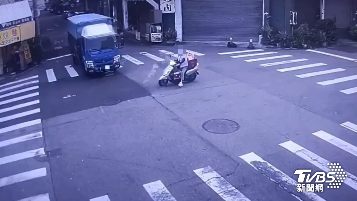 台中清晨奪命車禍！77歲婦騎車赴市場擺攤　路口遭貨車撞死