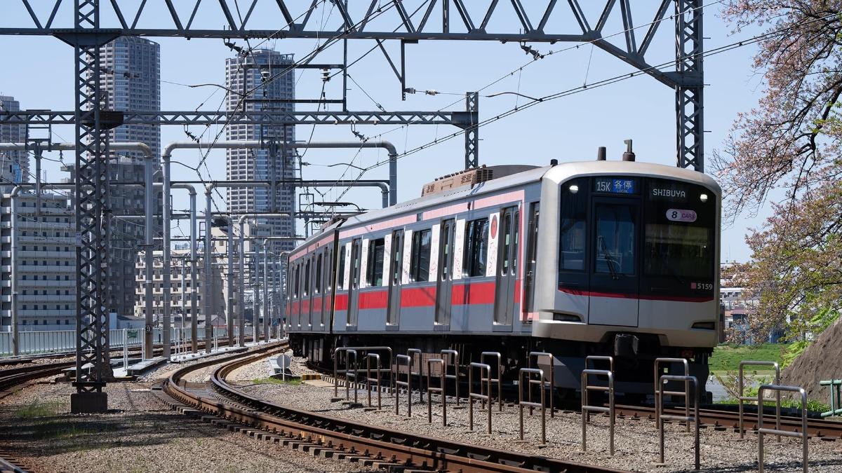 日本東急「田園都市線」，發生載客列車與回送列車碰撞意外。(圖／翻攝東急電鐵官網)