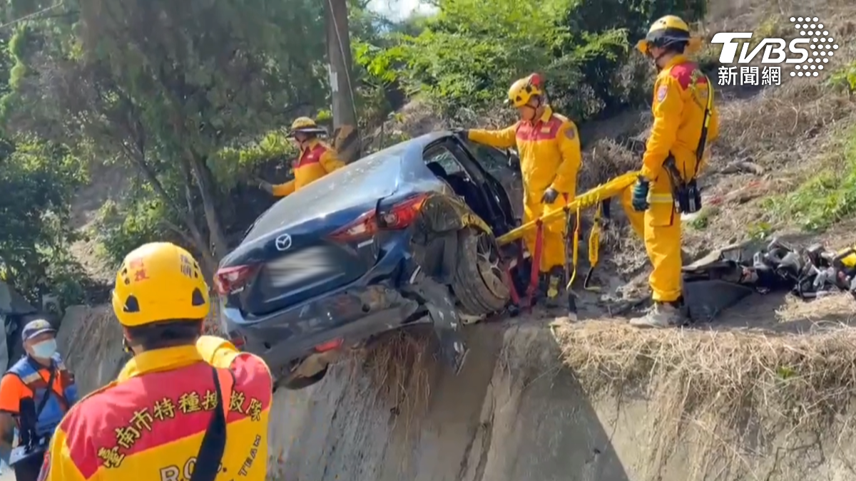 台南左鎮發生一起嚴重車禍,造成1死2傷的悲劇。(圖/TVBS)