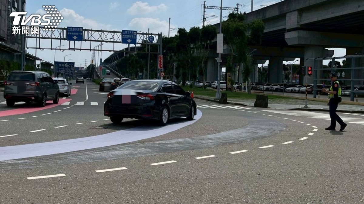 烏日分局警方加強交通管制。(圖/TVBS)