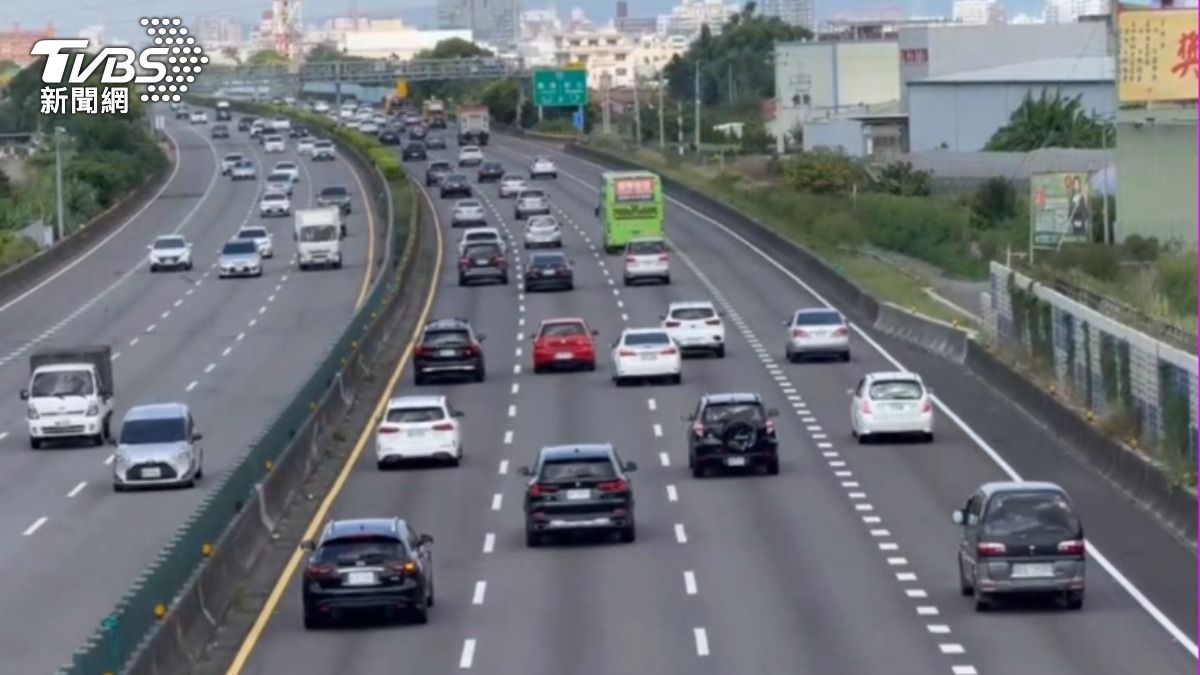 收假塞成停車場!國一北上湧車潮、回堵 中部交通管制一次看