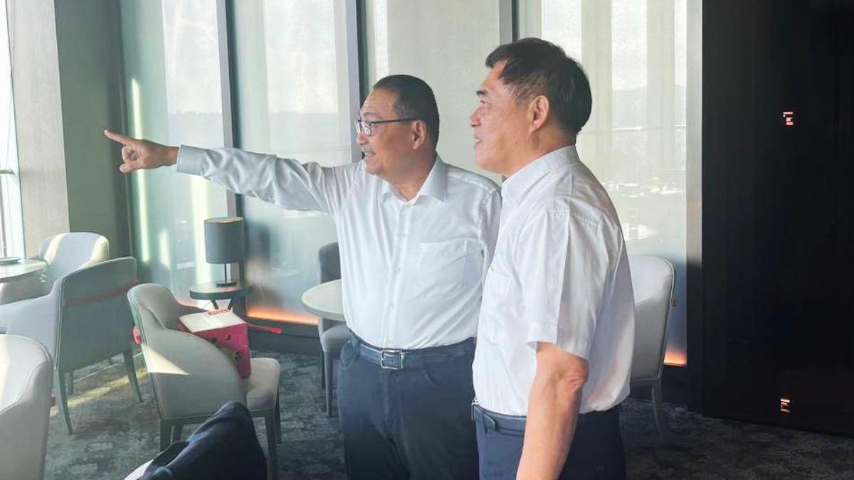 國民黨主席參選人郝龍斌拜會新北市長侯友宜。（圖／郝龍斌辦公室提供）