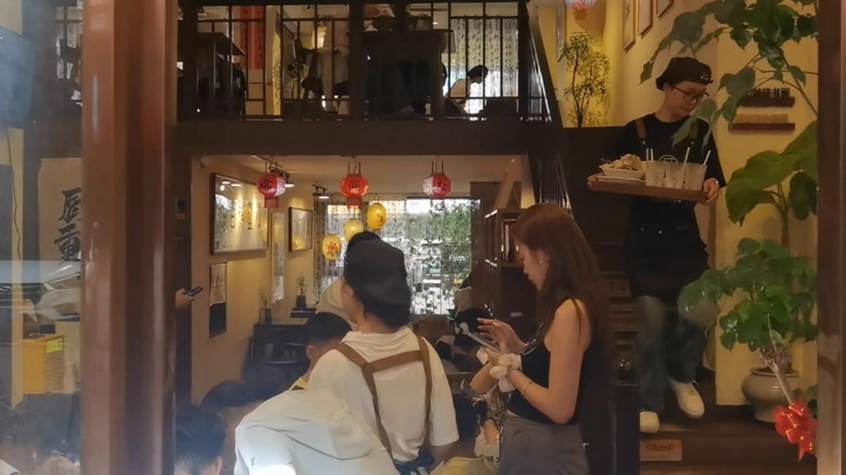大陸十一連假期間，平潭台灣冰品店湧入大批觀光客。（圖/TVBS）