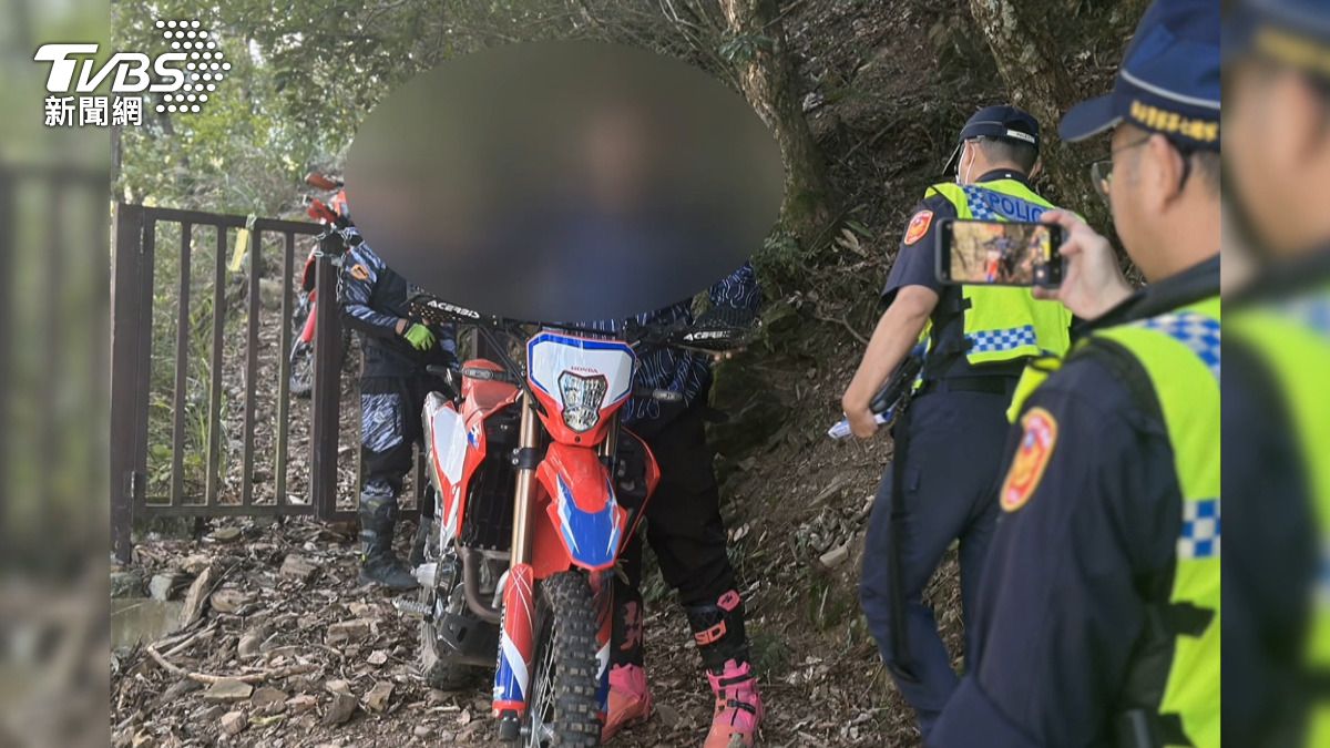 越野機車闖雪霸國家公園！3男騎上馬武霸山步道揚塵　當場遭逮下場曝。(圖／警方提供) 