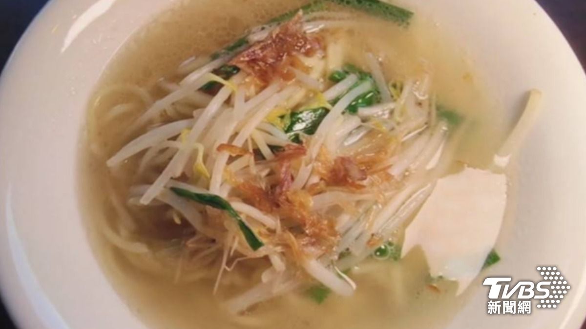 「小老闆魷魚羹」業者陳志國提供「愛心待用餐」切仔麵。（圖／TVBS）