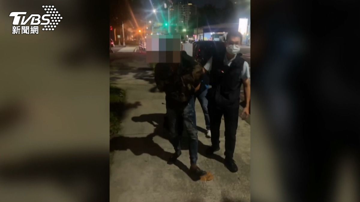 推人陳姓男子在五權車站附近被被逮捕。(圖/TVBS)