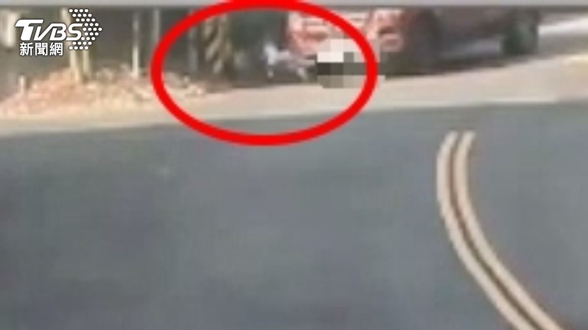 藝人黃子佼與機車發生擦撞卻逃逸。(圖/TVBS)