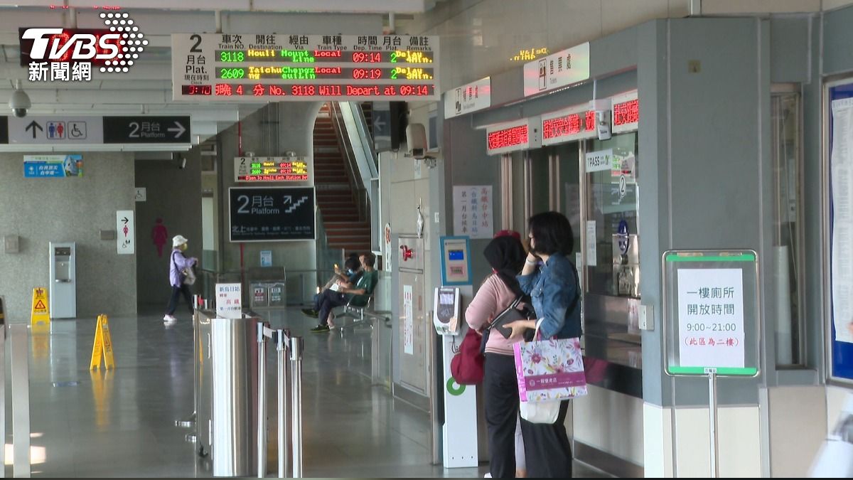  台鐵站務員遭惡推落軌　右腳踝骨裂住院。(圖／TVBS)