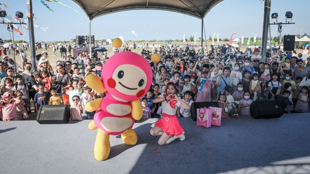 活動湧入逾11萬人次到場一睹絢麗風箏齊飛天際。(圖片來源:新竹市政府)
