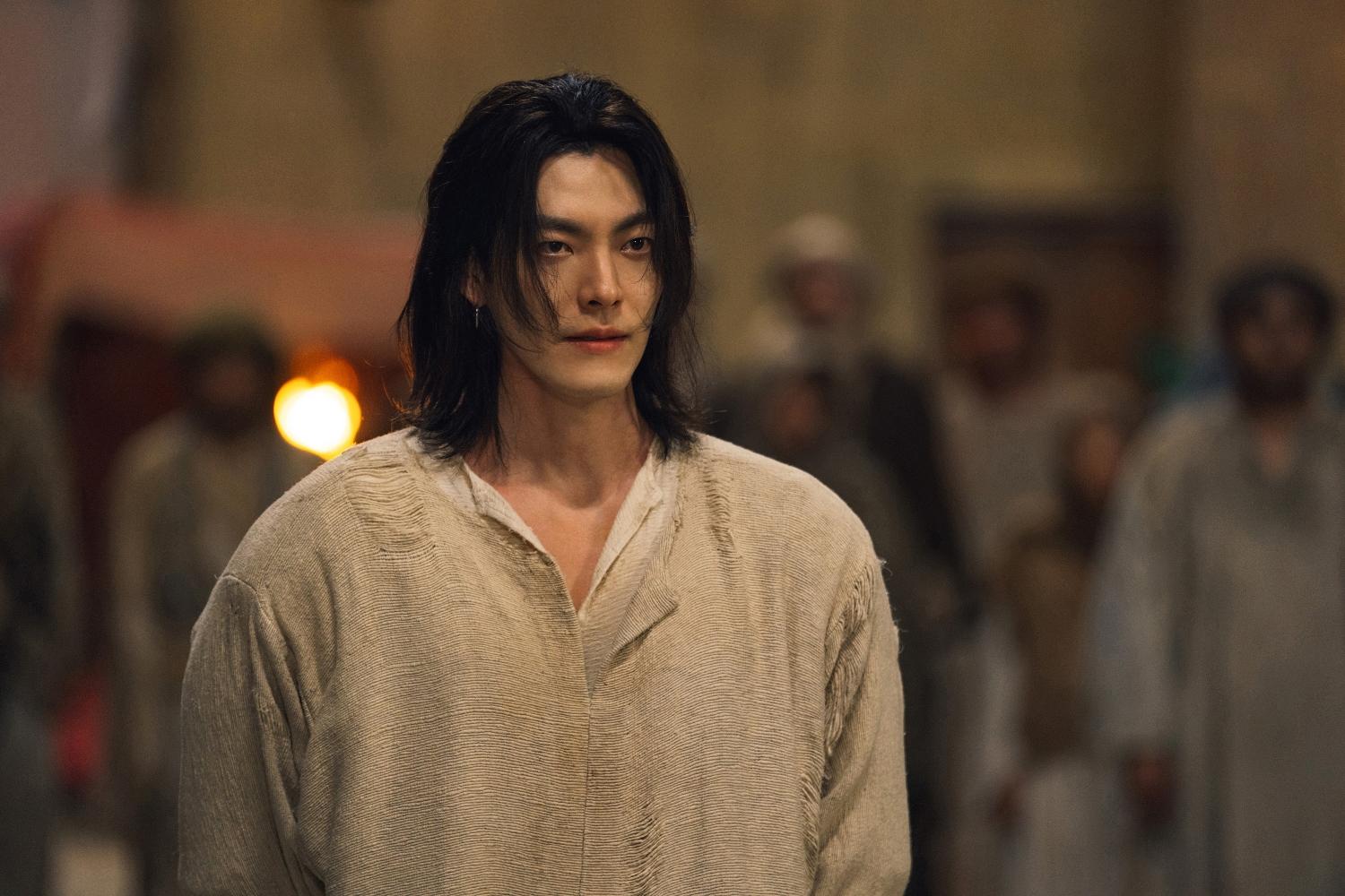 金宇彬笑稱在沙漠偶爾狼狽,不是每個場景都很帥。(圖/Netflix提供)