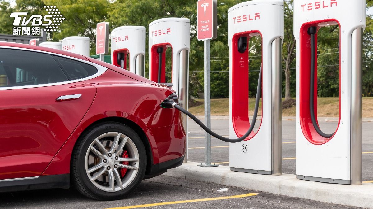 買二手特斯拉無法充電!美男一查驚覺是「報廢車」氣炸