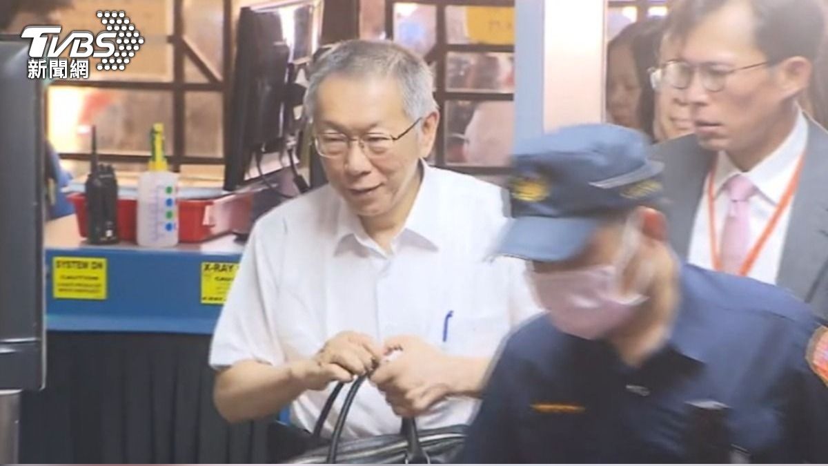 柯文哲首度以證人身分出庭。(圖/TVBS)