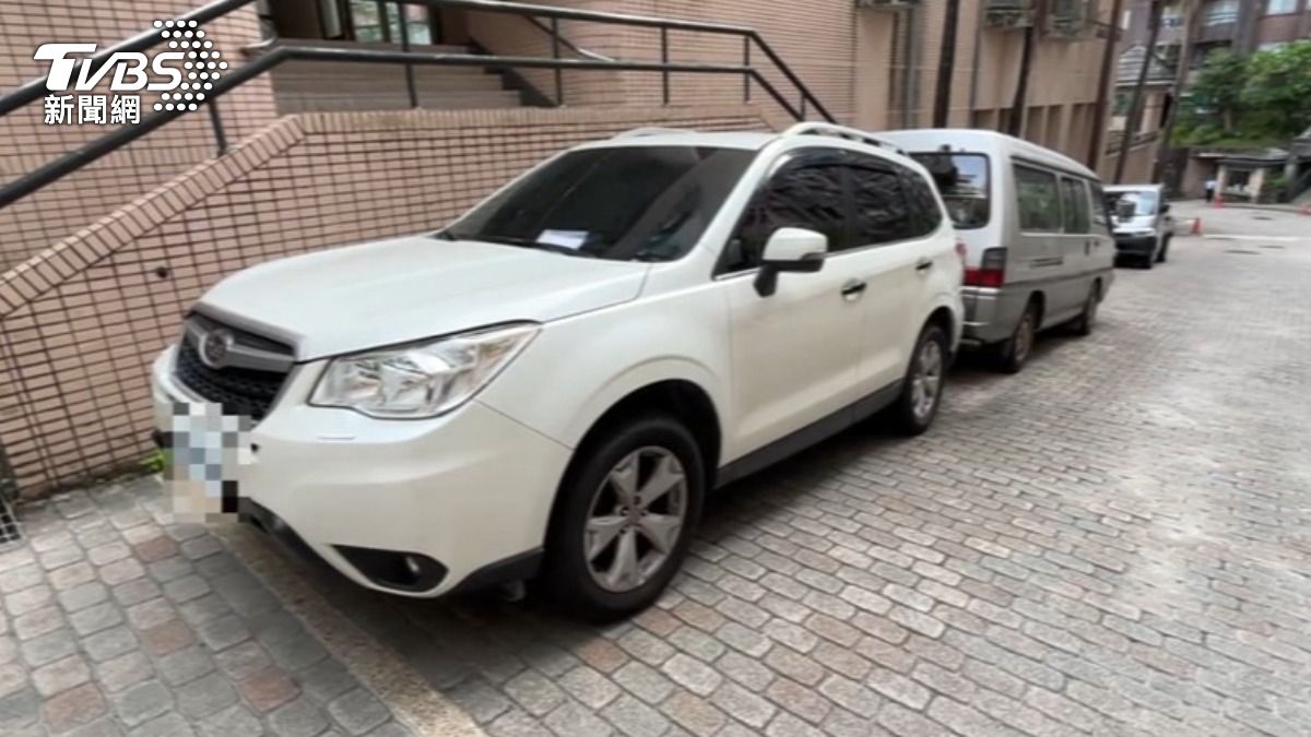 基隆一處千戶社區傳出管委會提告80名車主,索討積欠的停車費。(圖/TVBS)