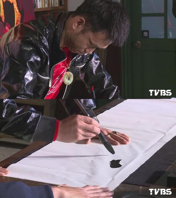 顏正國寫得一手好書法修身養性。(圖/TVBS)