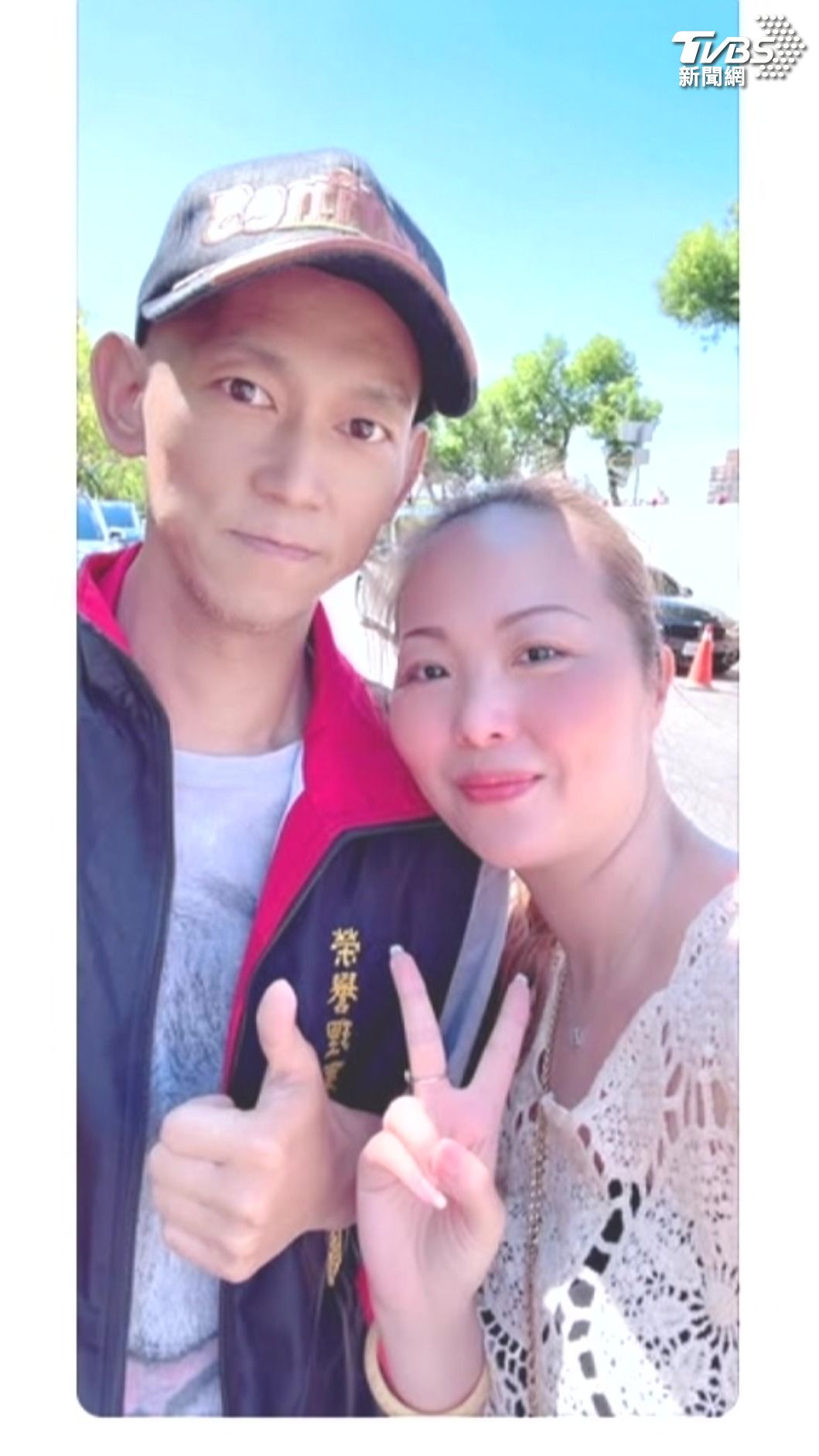 顏正國9月底出席雲林斗六活動,臉頰明顯消瘦體力下滑,仍熱情跟粉絲合影。(圖/翻攝Threads_a19830723)