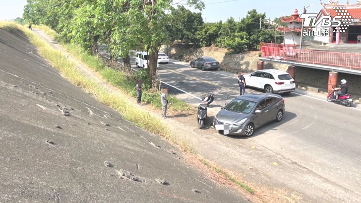 麻豆堤防道路汽機車的擦撞死亡車禍,因為沒有監視器,肇始車主一度冒名頂替。(圖/TVBS)