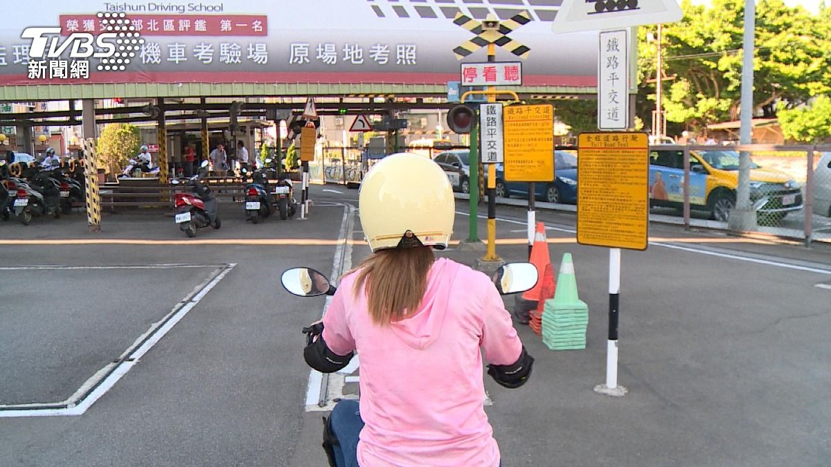 機車考照大改革!明年筆試改全選擇題 題庫將新增1類題目