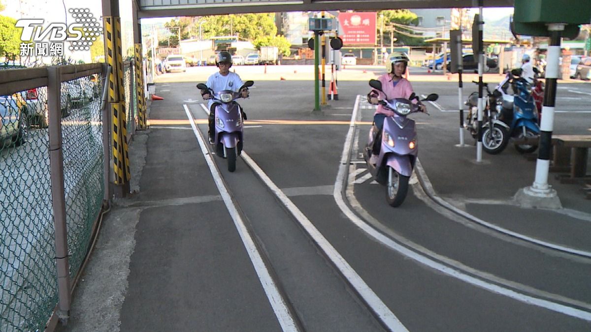 考機車駕照將改為兩階段，成本增加，駕訓班盼通盤檢討。（圖／TVBS） 