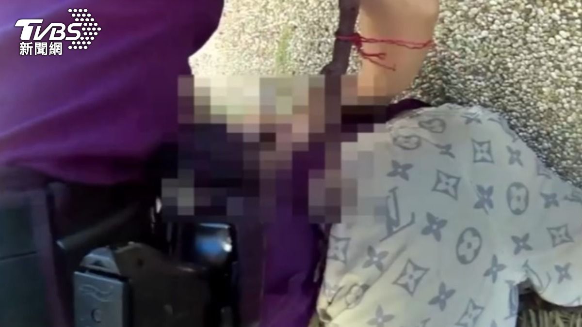 警方圍捕曹男。(圖/TVBS資料畫面)