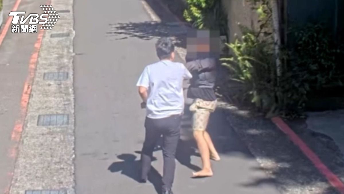 警方圍捕曹男。(圖/TVBS資料畫面)