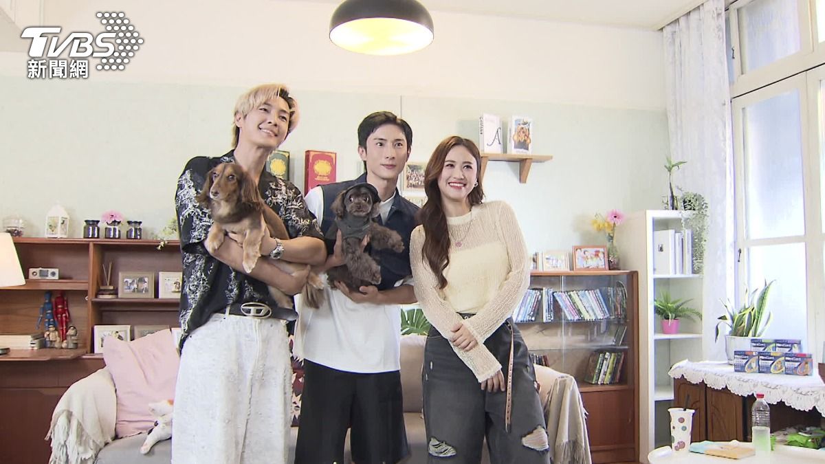 炎亞綸、阿本登上吳姍儒主持的《萌寵明星粗乃玩》。(圖/TVBS)