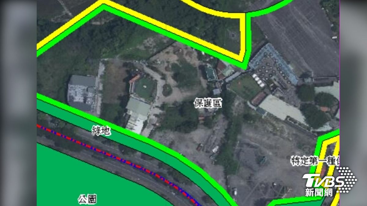 高雄大坪頂保護區綠地慘變「柏油山」。（圖／TVBS）