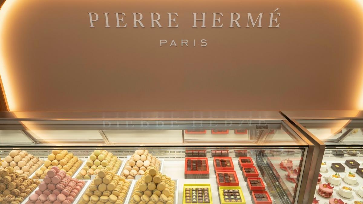 PIERRE HERMÉ每一顆馬卡龍講究色澤與口感,被盛讚為「全巴黎最好吃的馬卡龍」。(圖/翻攝自Pierre Hermé Taiwan fb)