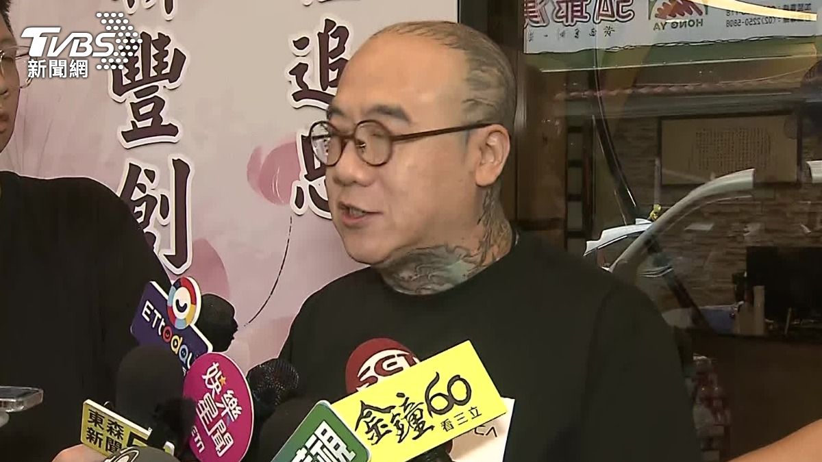 鋼鐵爸短短2個月痛失母親、摯友顏正國。(圖/TVBS)