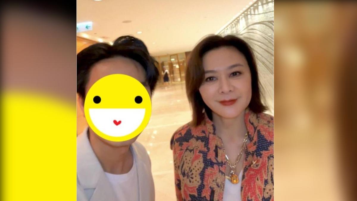 從合照中可以看出關之琳保養十分得宜。(圖/影片截圖)