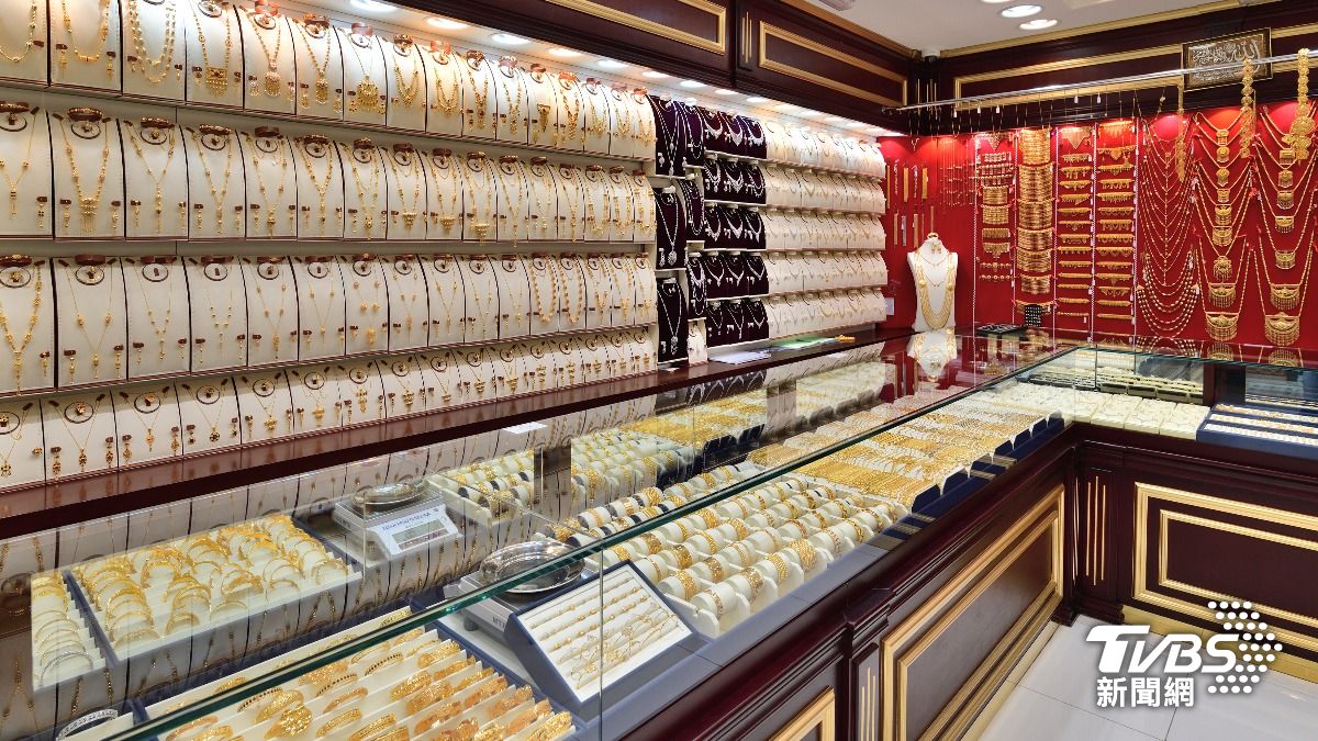 黃金瘋漲不停!金飾店顧客兩樣情 觀望族捶心肝:越等越貴