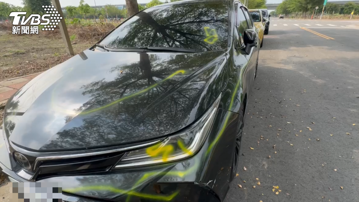 設計展將登場!彰化高鐵站噴漆怪客 5車毀容車主氣炸