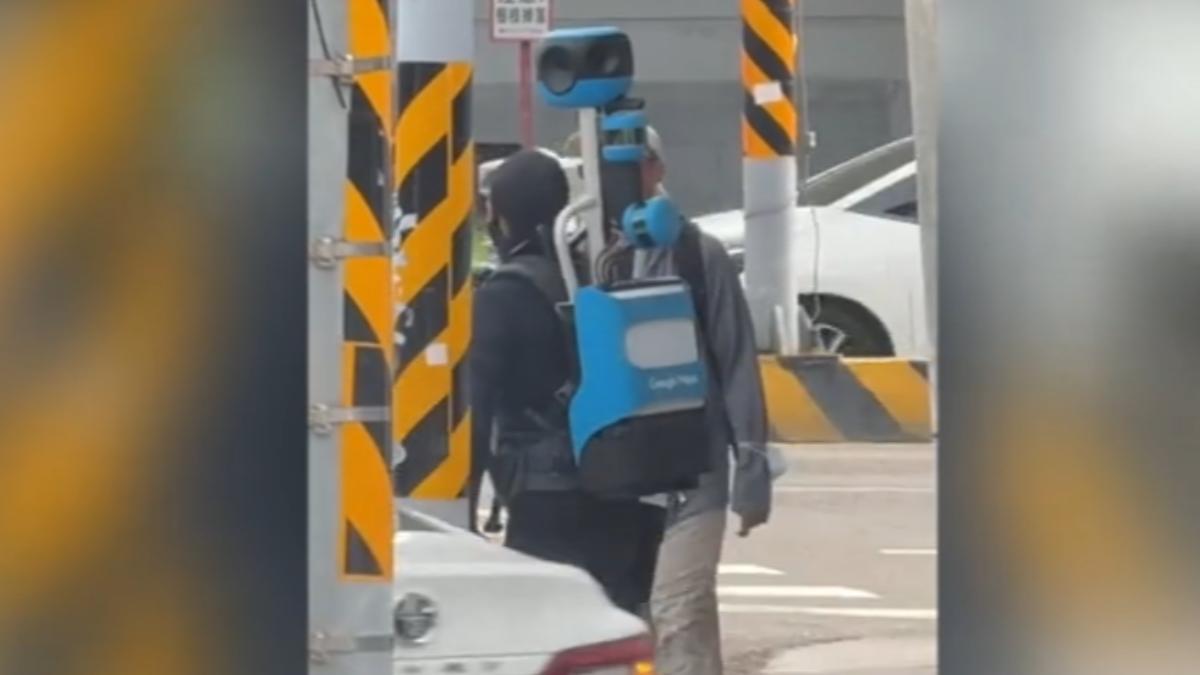 Google不只有街景車,還有街景員攝影機約18-22kg。(圖/民眾提供)
