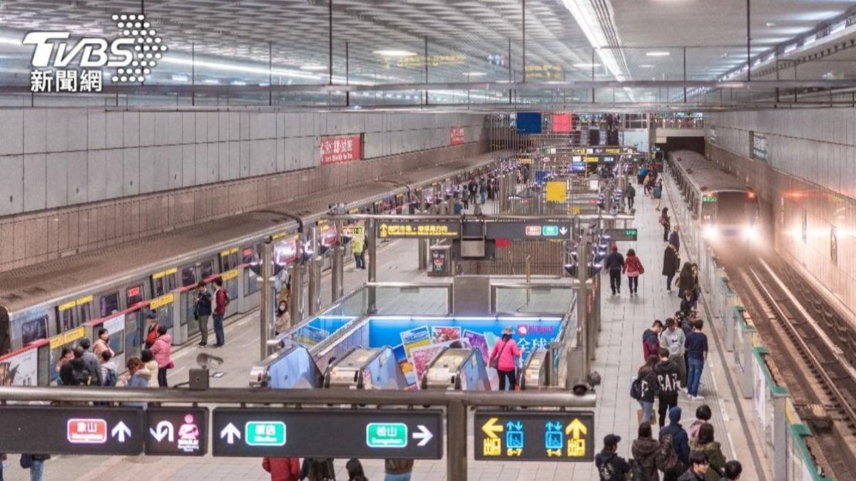 不成文規定!北捷月台排隊「兩道」不能同時排?網友揭關鍵