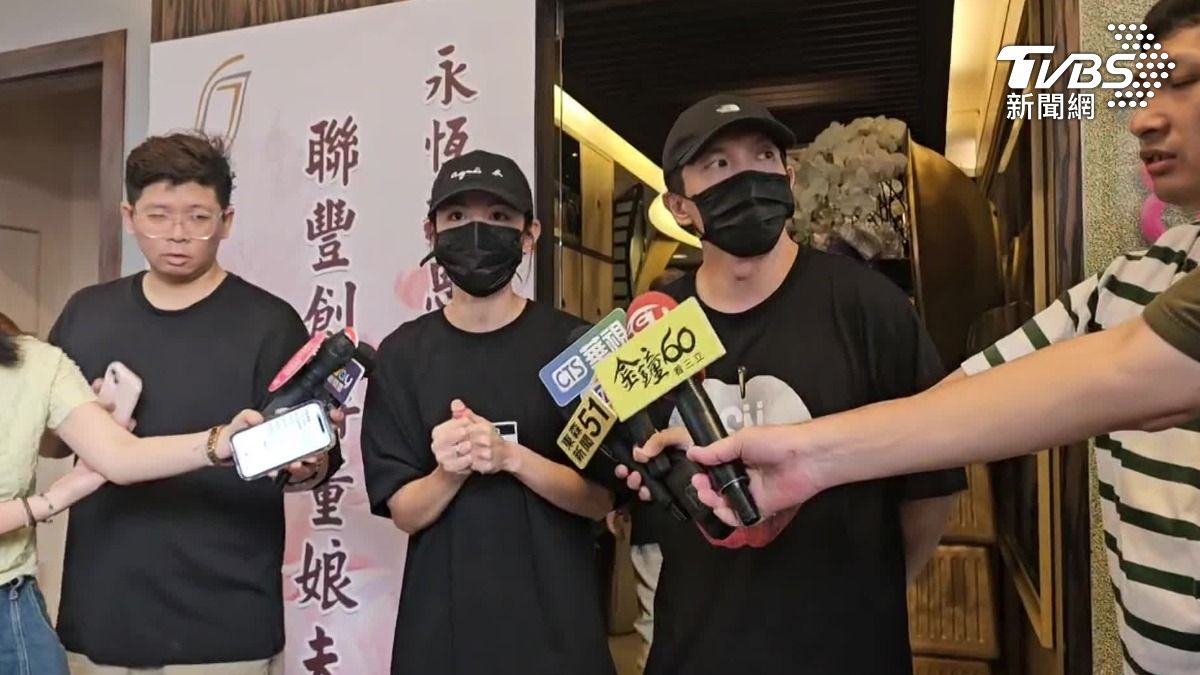 李千娜和黃尚禾希望大家給家屬空間。(圖/TVBS)