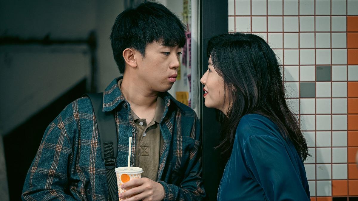 楊偲泳與岑珈其在片中打劫打出曖昧情。（圖／華映提供）