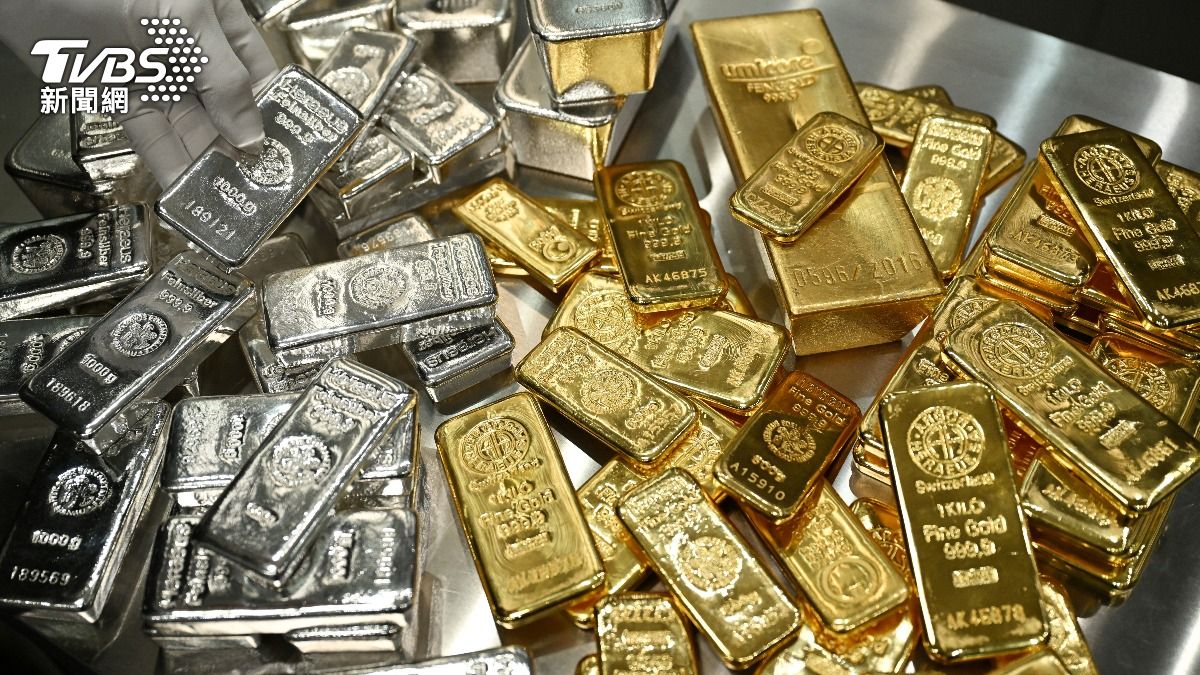 繼國際金價首度突破每盎司4000美元大關之後,白銀價格今天也創歷史新高。(圖/達志影像路透社)
