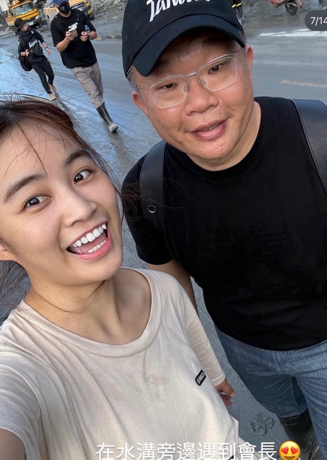 陳伊巧遇中職會長蔡其昌。（圖／翻攝自IG@bobeyiyi）
