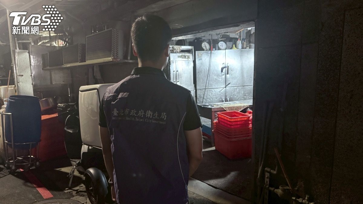 民眾若購買到有問題的豬大腸，應自我檢視，避免食用。（圖／台北市衛生局提供）