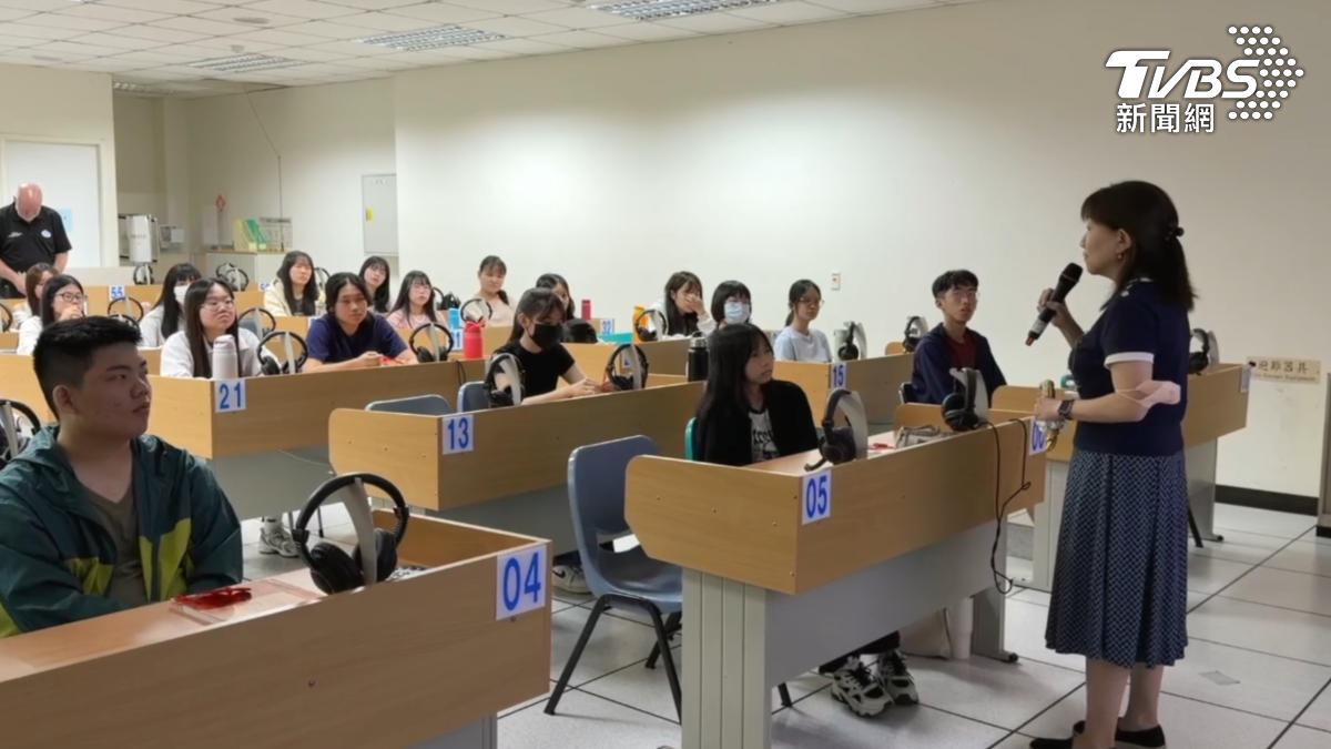 迪士尼過去招募實習生僅限美國境內,大部分提供給大陸或韓國留學生,今年因川普政府緊縮外籍留學生政策及簽證問題,轉向台灣尋找人才(圖/TVBS)